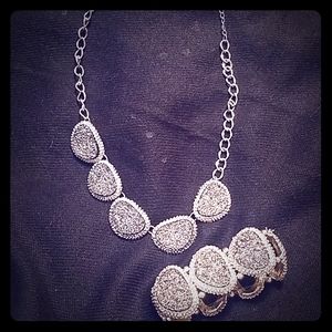 Necklace and bracelet set